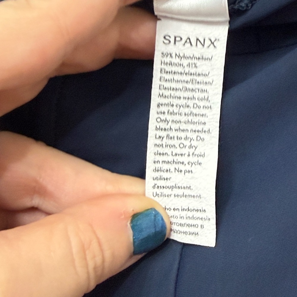 Spanx Sunshine Solutions Navy Blue Shorts - Picture 8 of 8